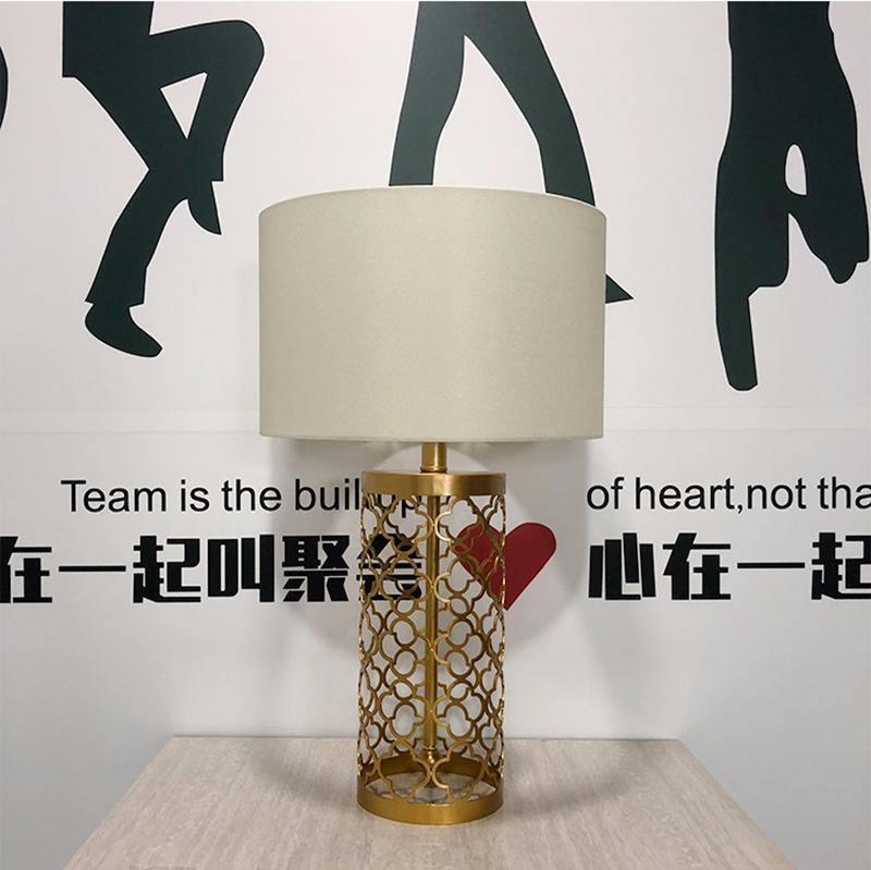 Selisise Modern Table Lamp