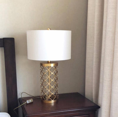 Selisise Modern Table Lamp