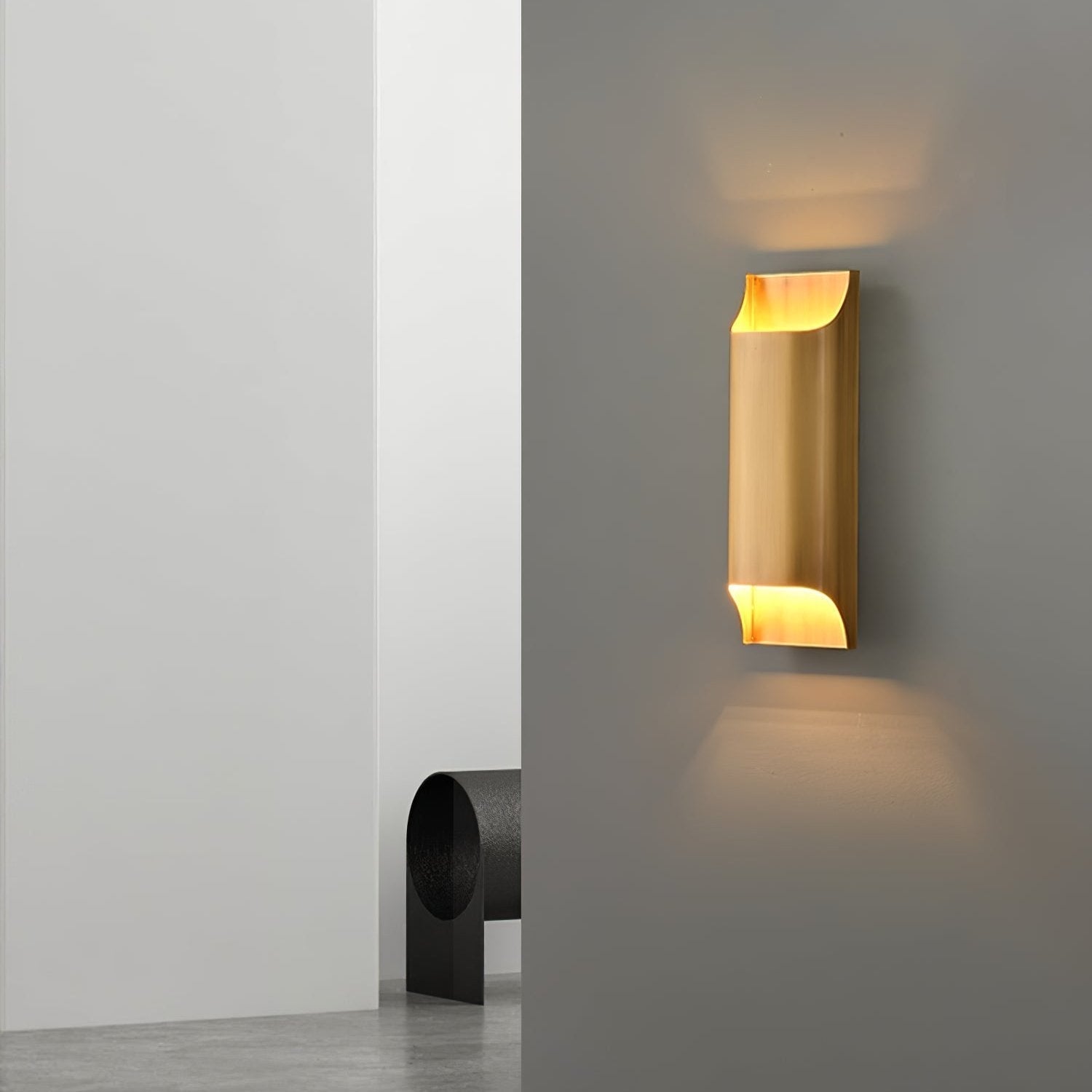 Hardy Nordic Art Brass Wall Lamp