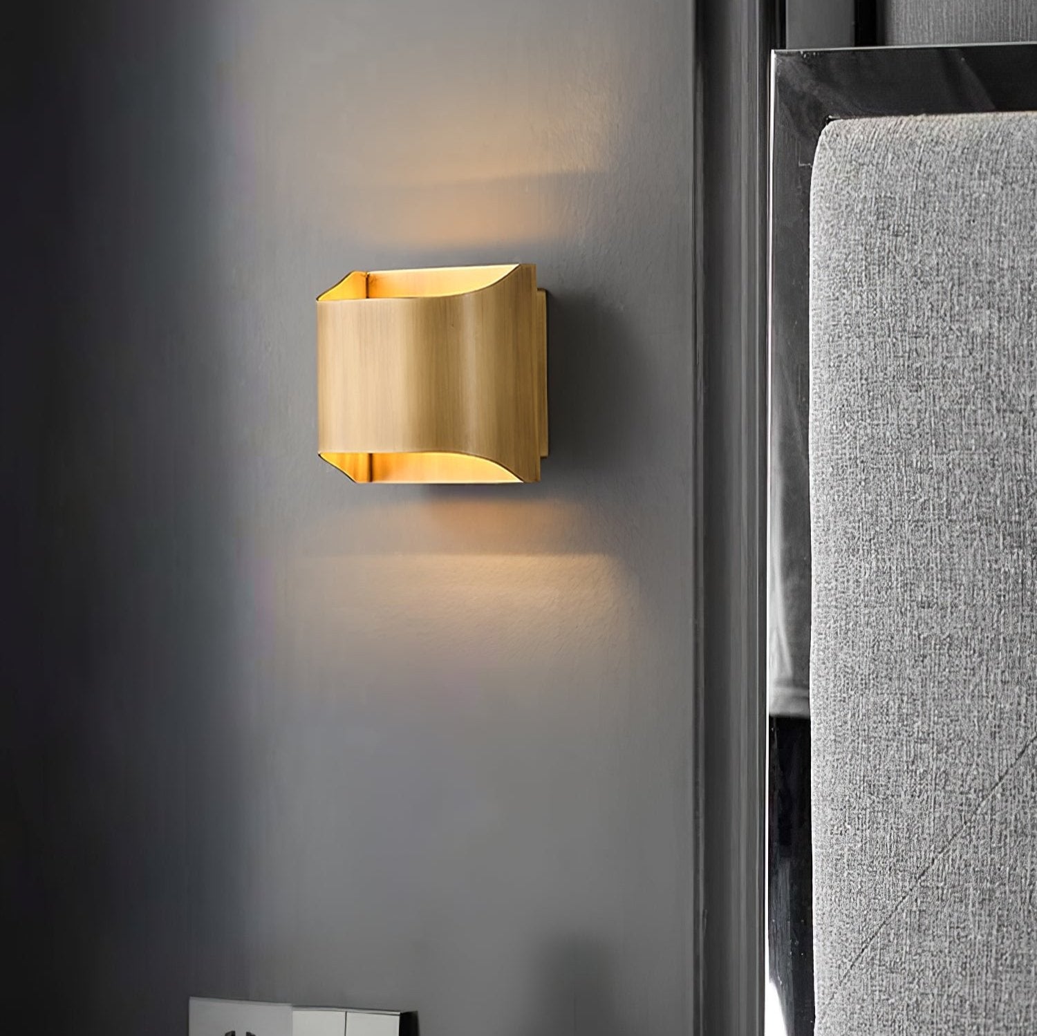 Hardy Nordic Art Brass Wall Lamp
