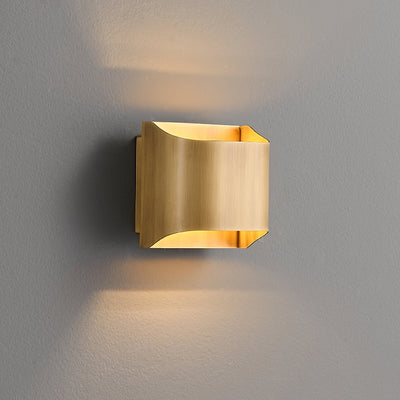 Hardy Nordic Art Brass Wall Lamp