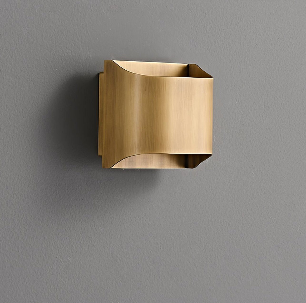 Hardy Nordic Art Brass Wall Lamp