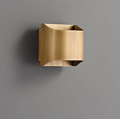 Hardy Nordic Art Brass Wall Lamp