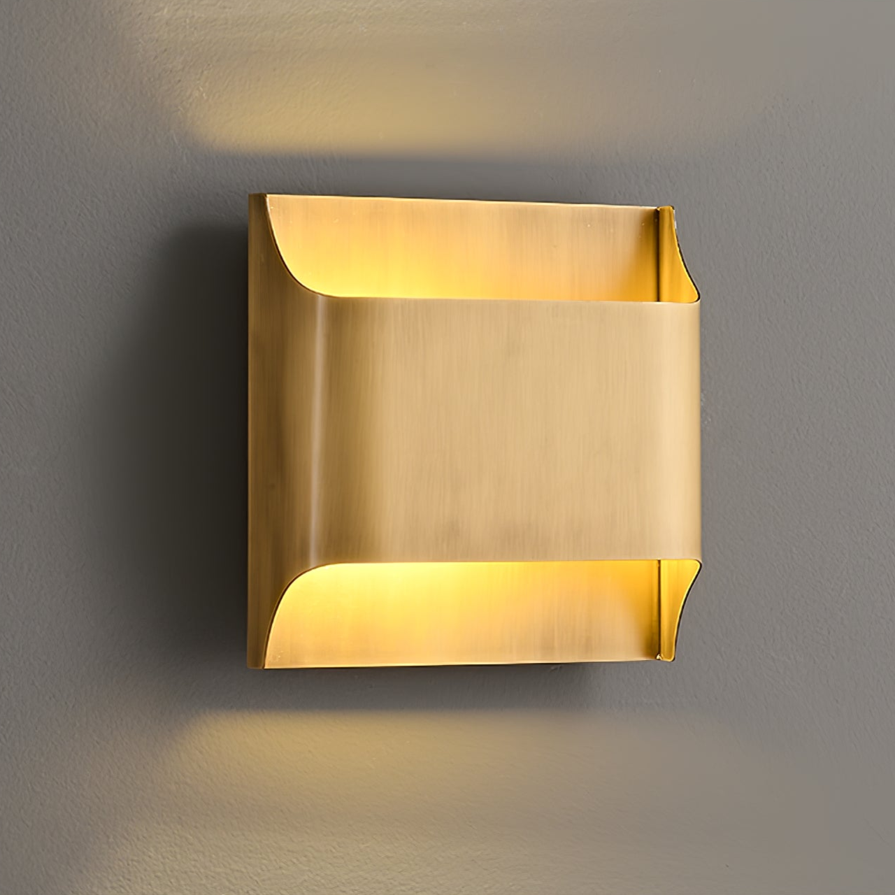 Hardy Nordic Art Brass Wall Lamp