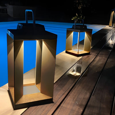 Huber Creative LED Modern Steel Outdoor Lawn Lights