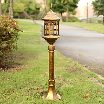 Solitary Elegant Pathway Aluminum Outdoor Post Lights