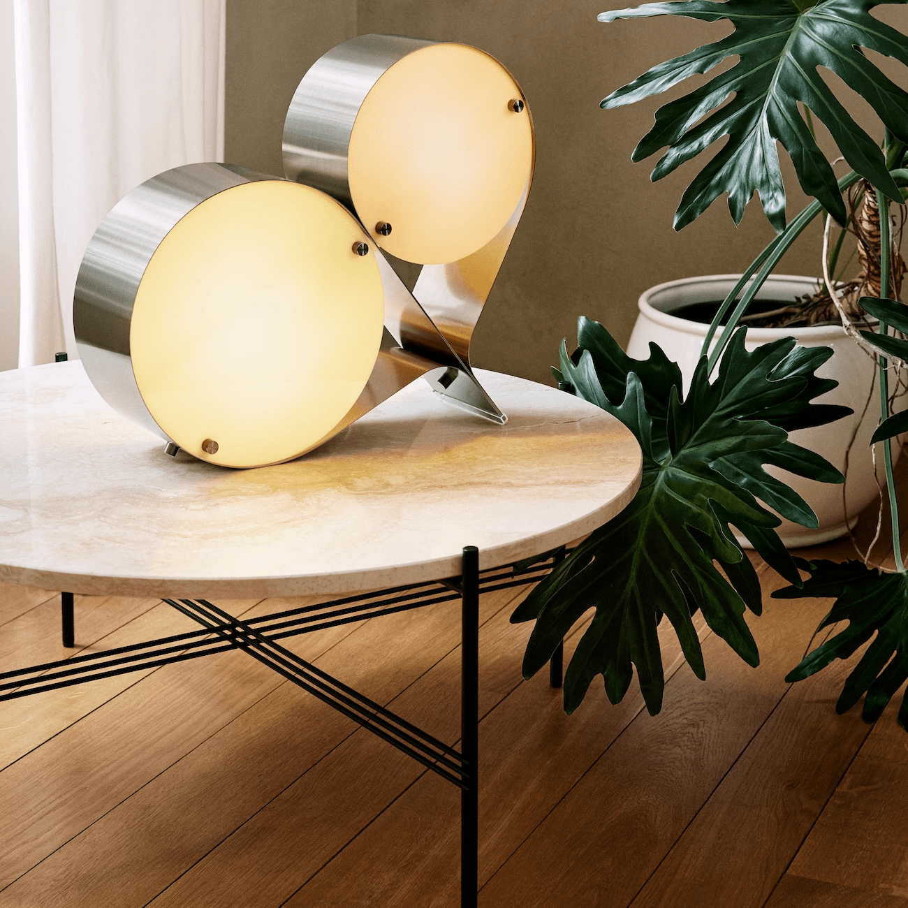 Duet Floating Disc Table Lamp