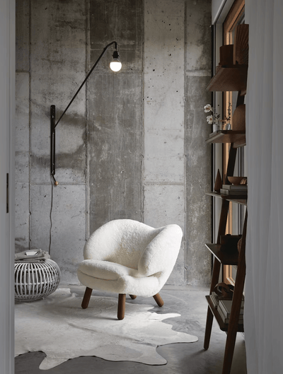 Black Extended Arm Wall Lamp