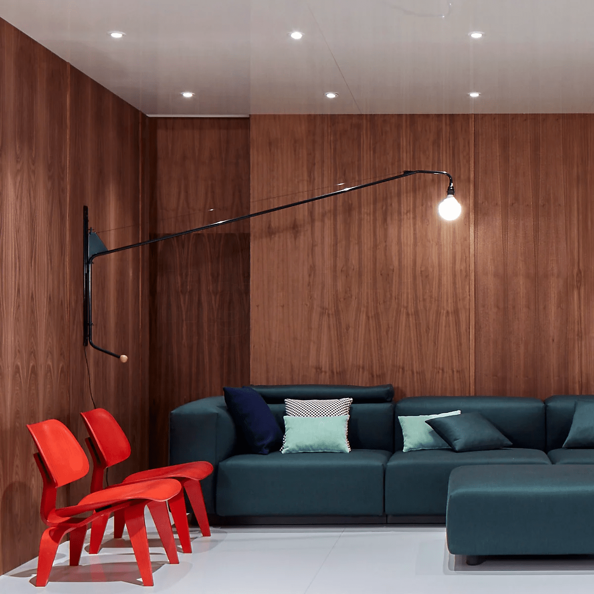 Black Extended Arm Wall Lamp