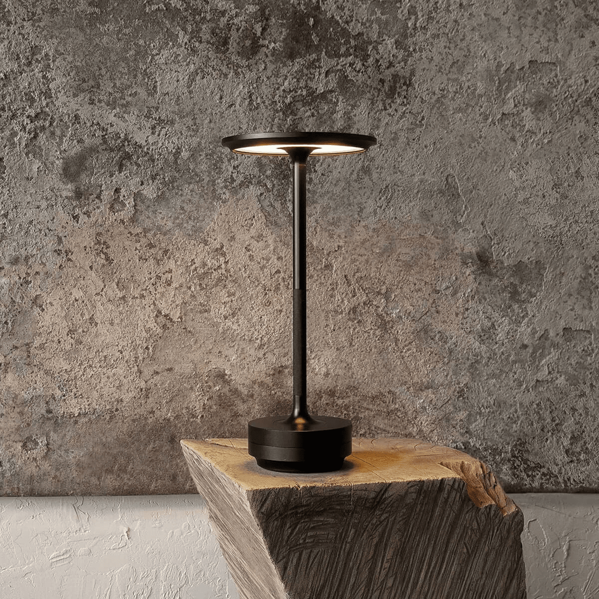 Solvane Rechargeable Table Lamp