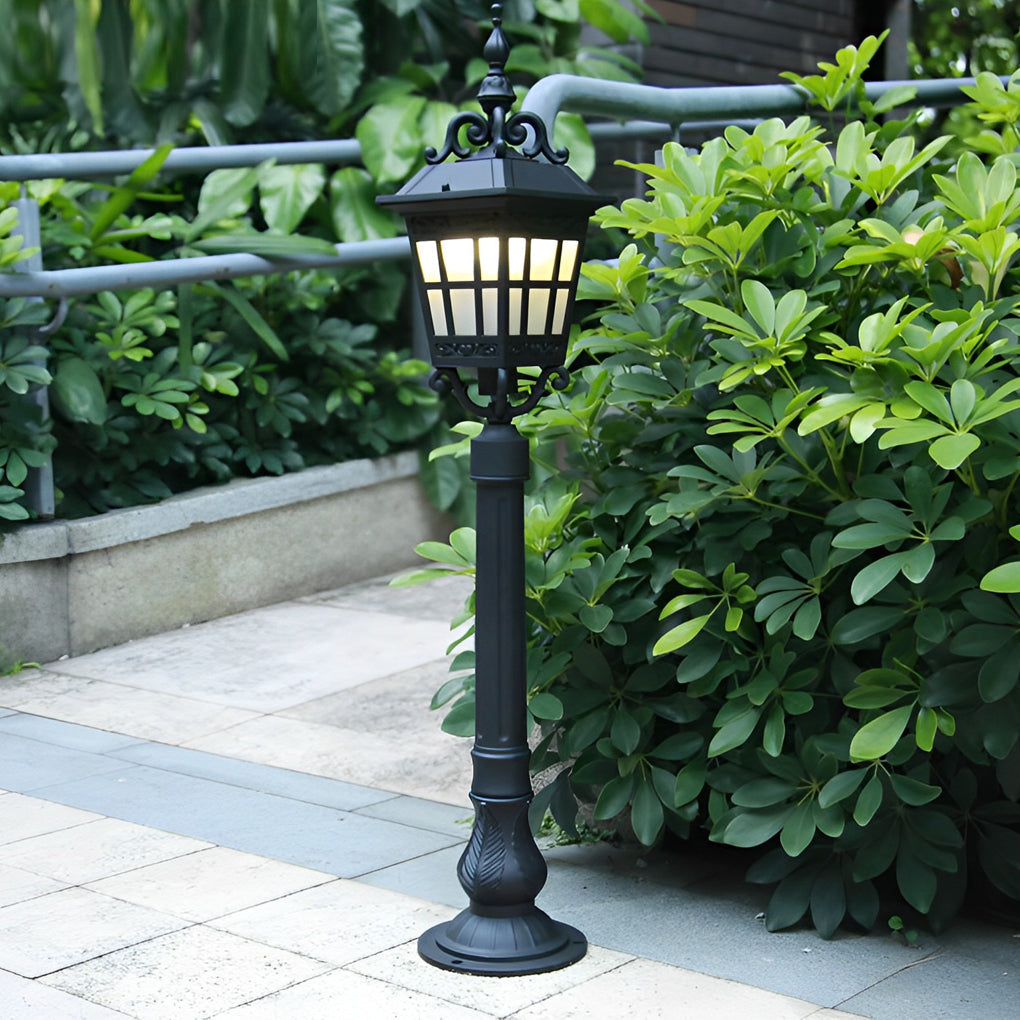 Articula European Style Aluminum Glass Outdoor Post Lamp