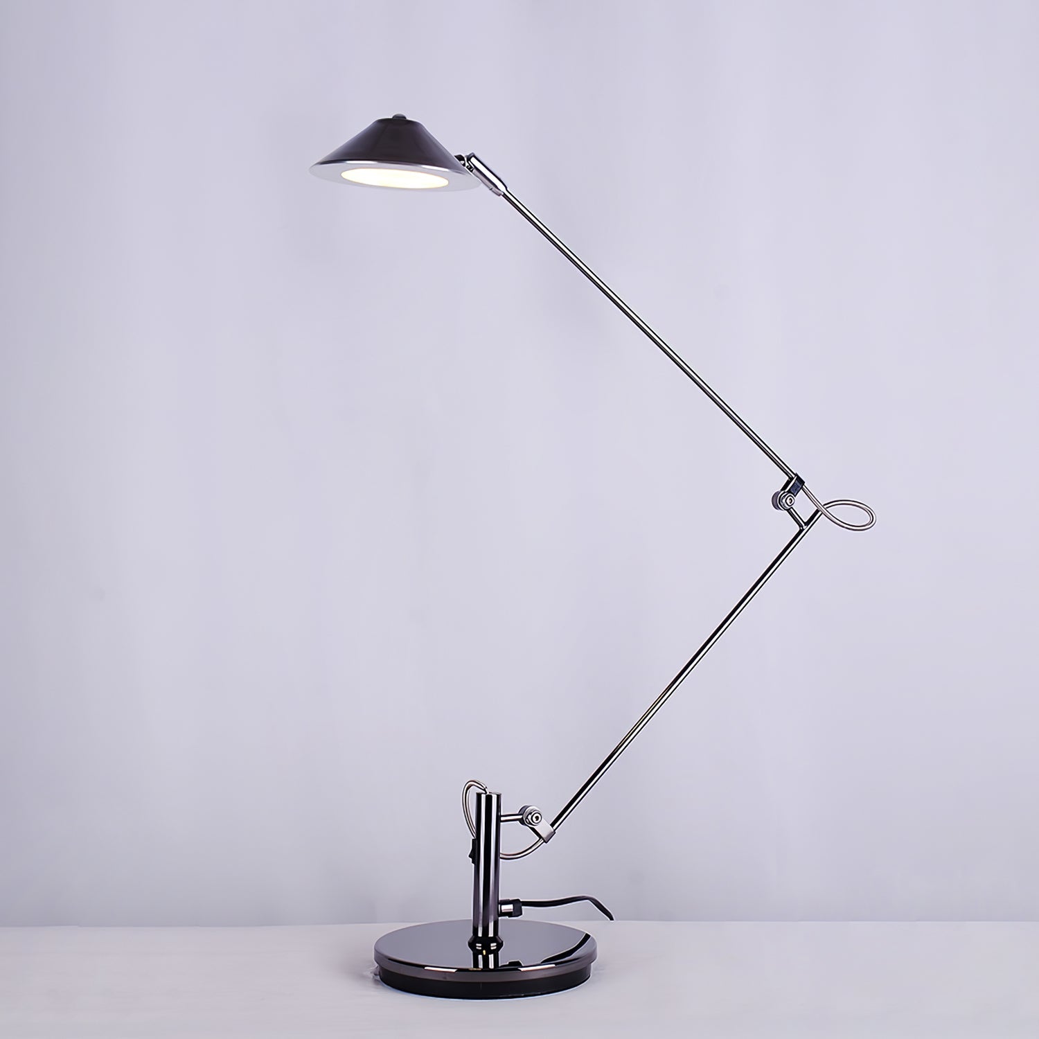 Queden Minimalistic Office Task Lamp