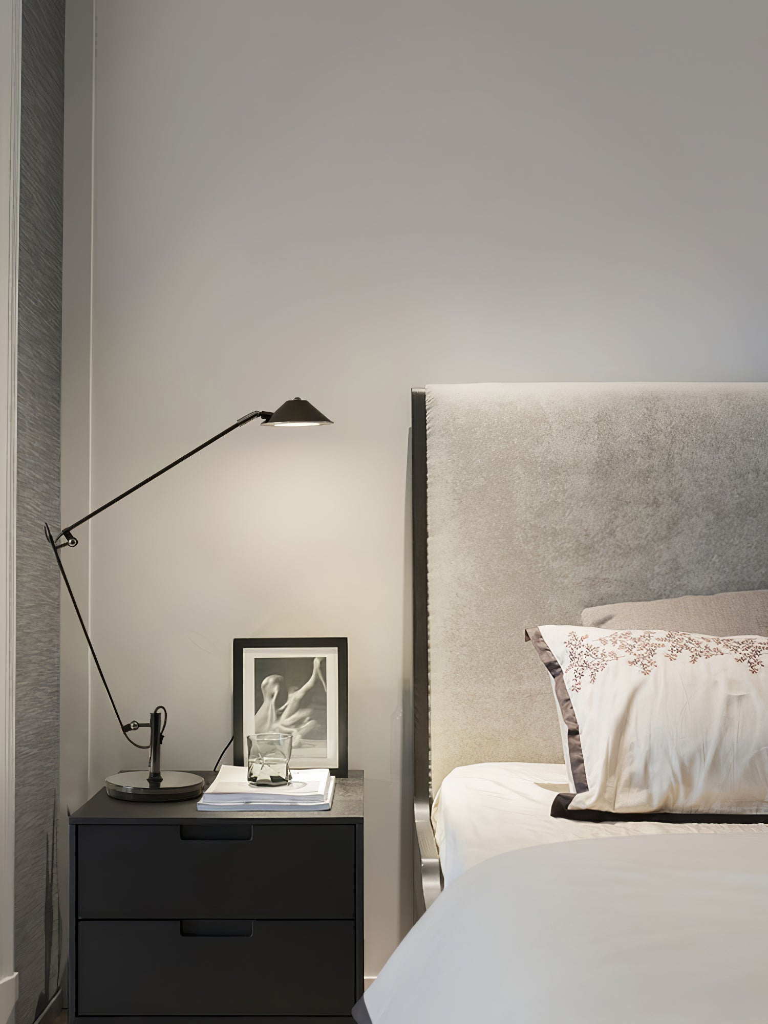 Queden Minimalistic Office Task Lamp