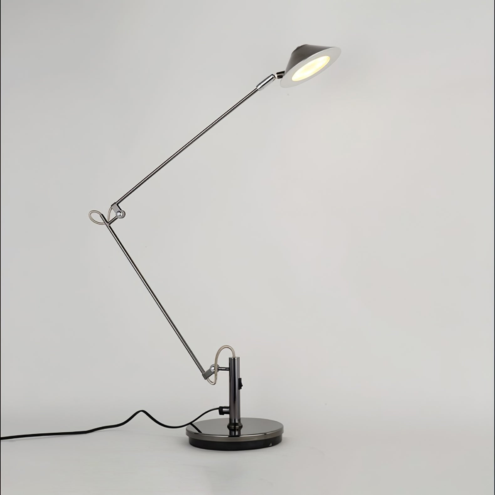Queden Minimalistic Office Task Lamp