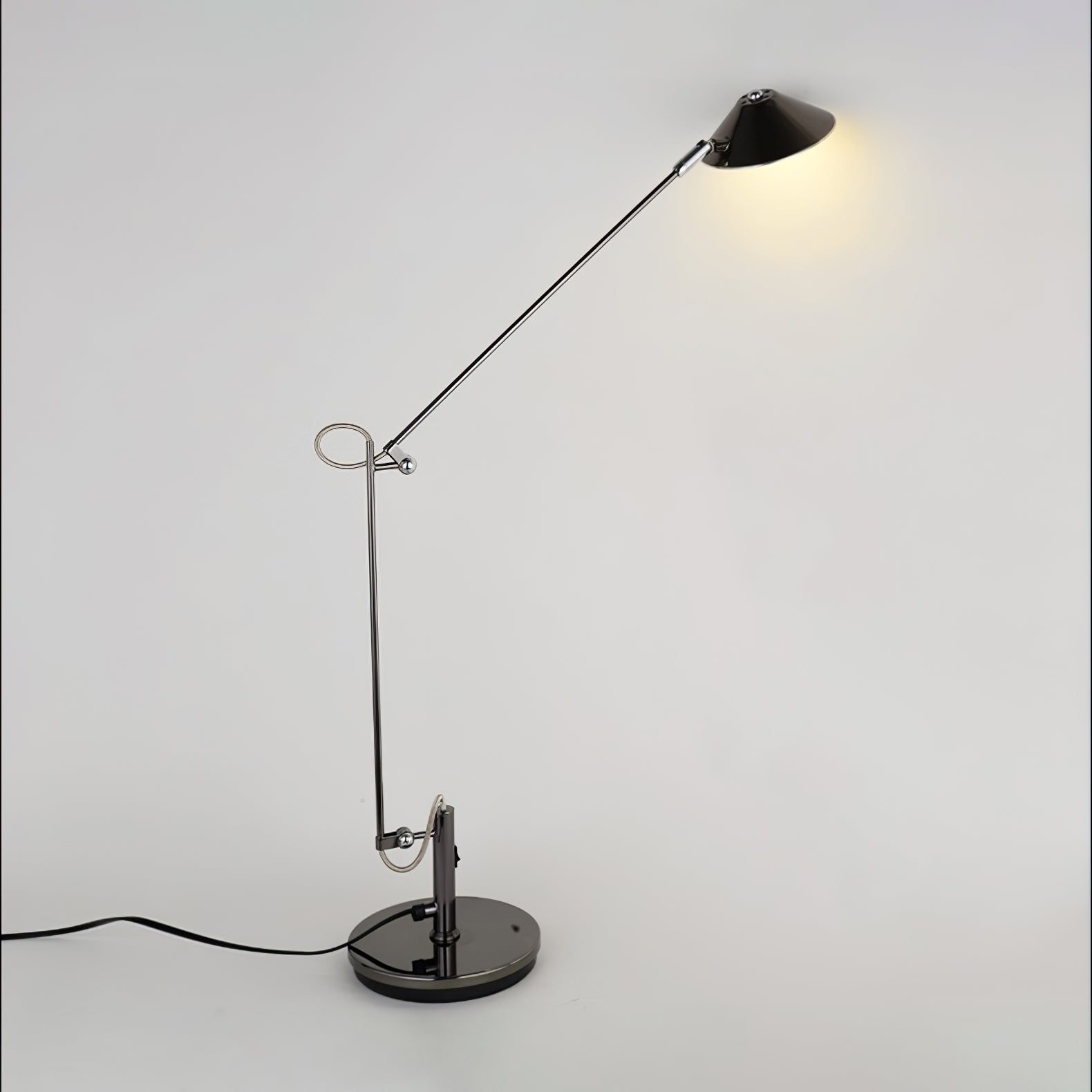 Queden Minimalistic Office Task Lamp