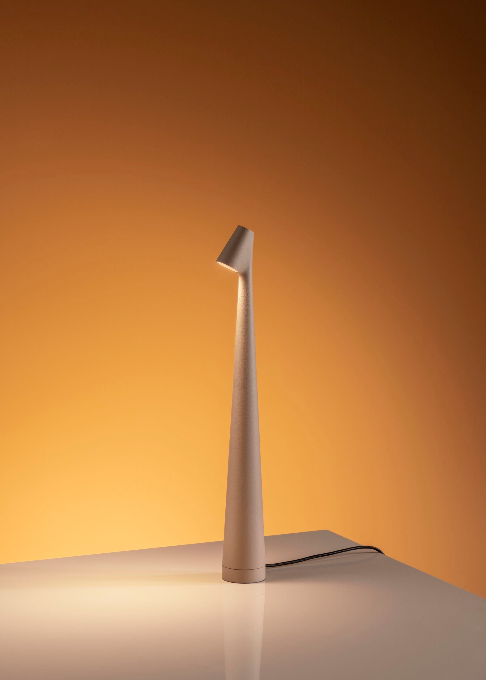 Nirerora Acrylic Minimalist Table Lamp