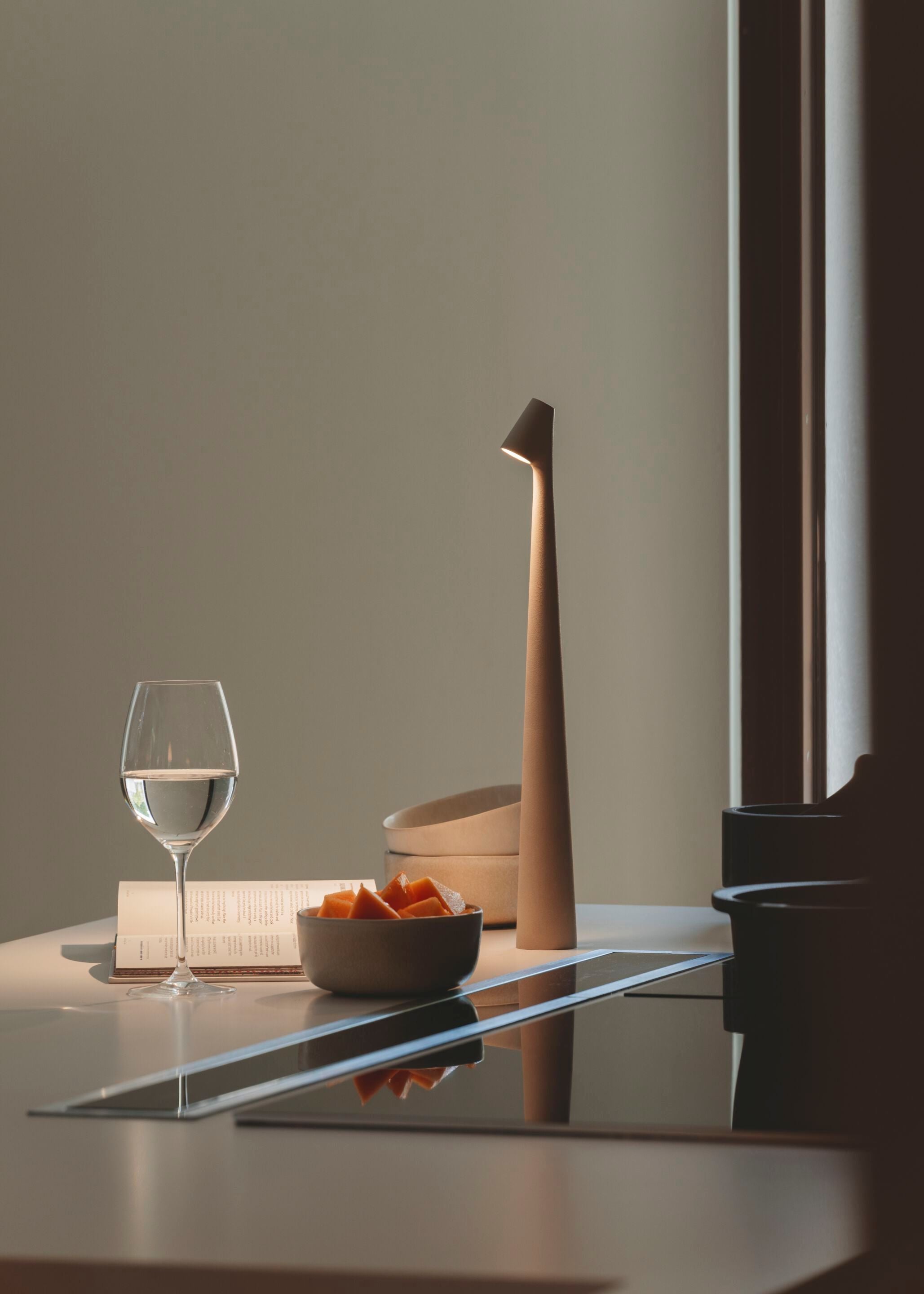 Nirerora Acrylic Minimalist Table Lamp