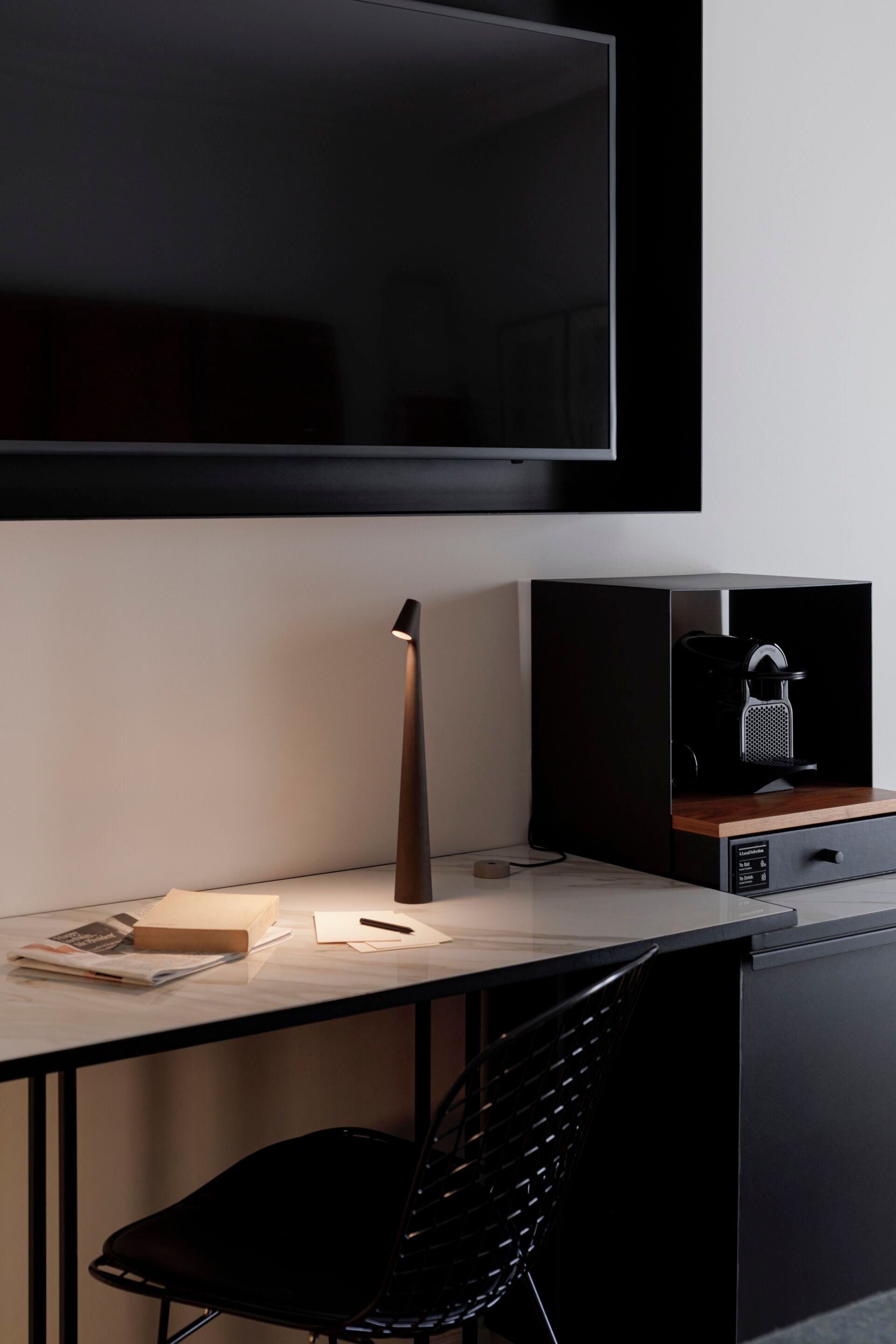 Nirerora Acrylic Minimalist Table Lamp