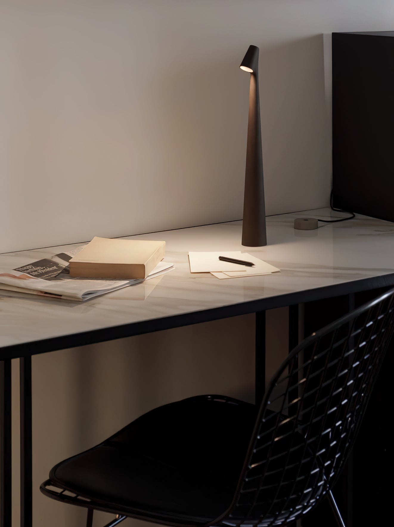 Nirerora Acrylic Minimalist Table Lamp