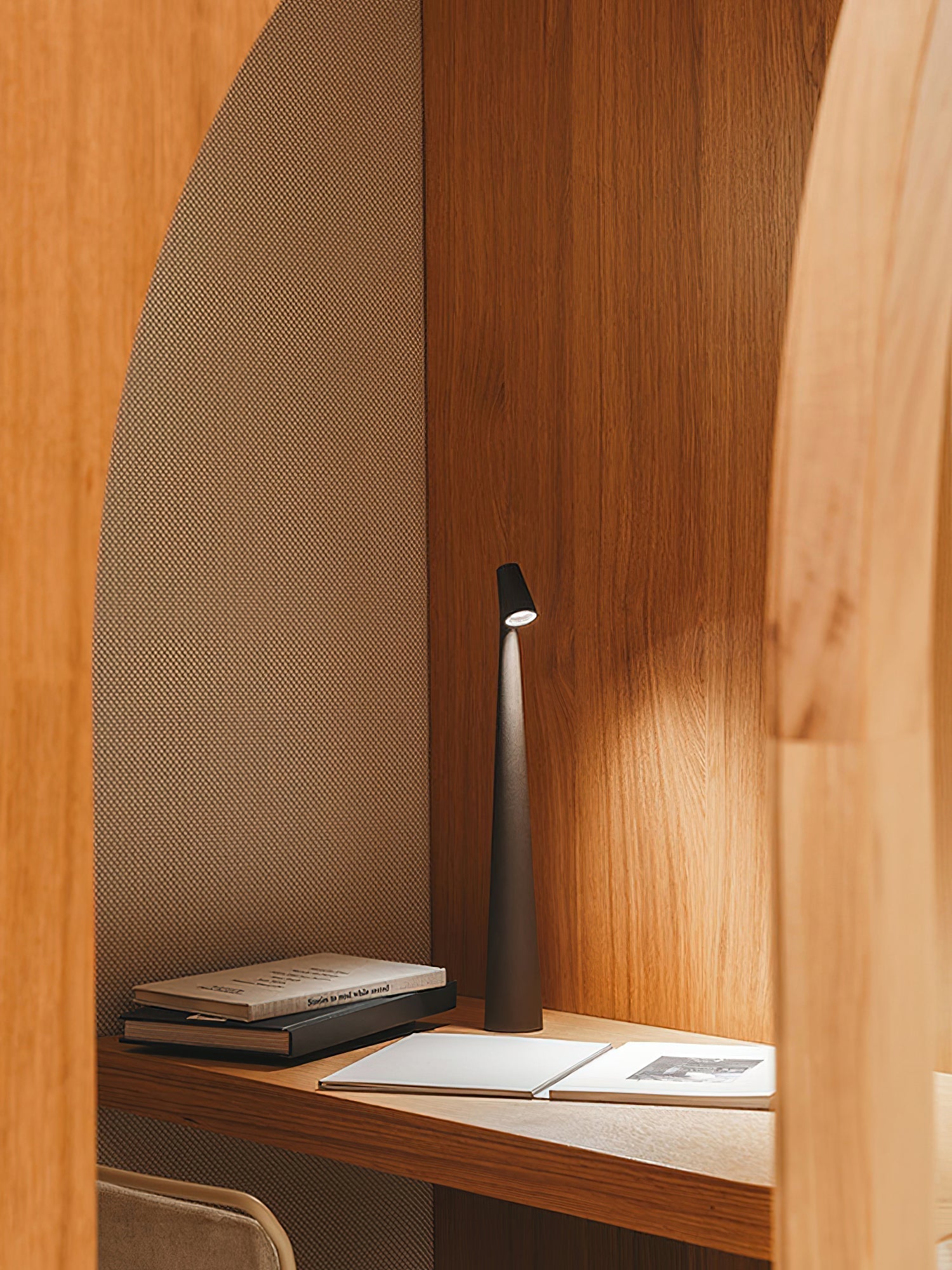 Nirerora Acrylic Minimalist Table Lamp