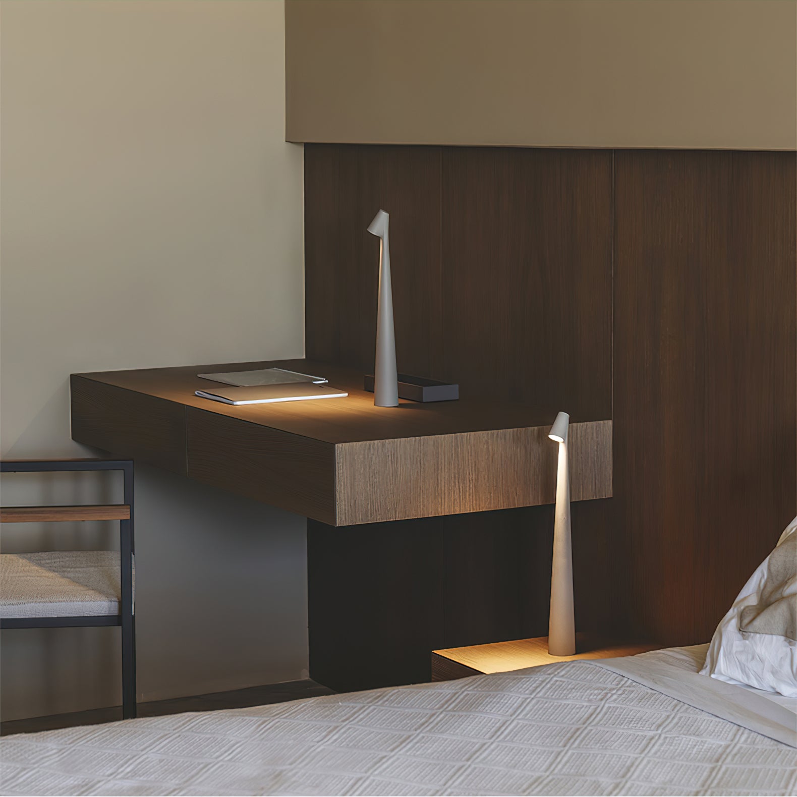Nirerora Acrylic Minimalist Table Lamp