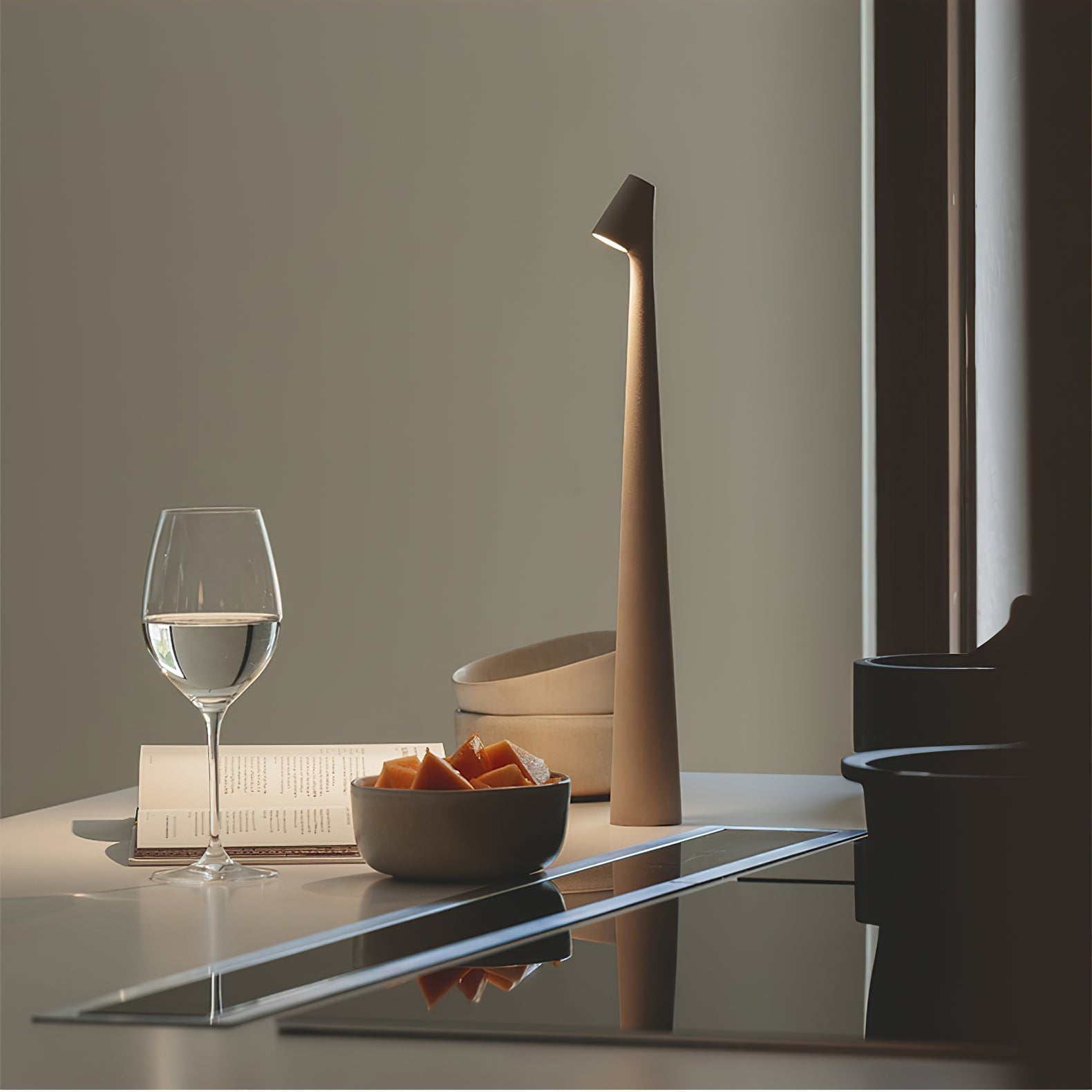 Nirerora Acrylic Minimalist Table Lamp
