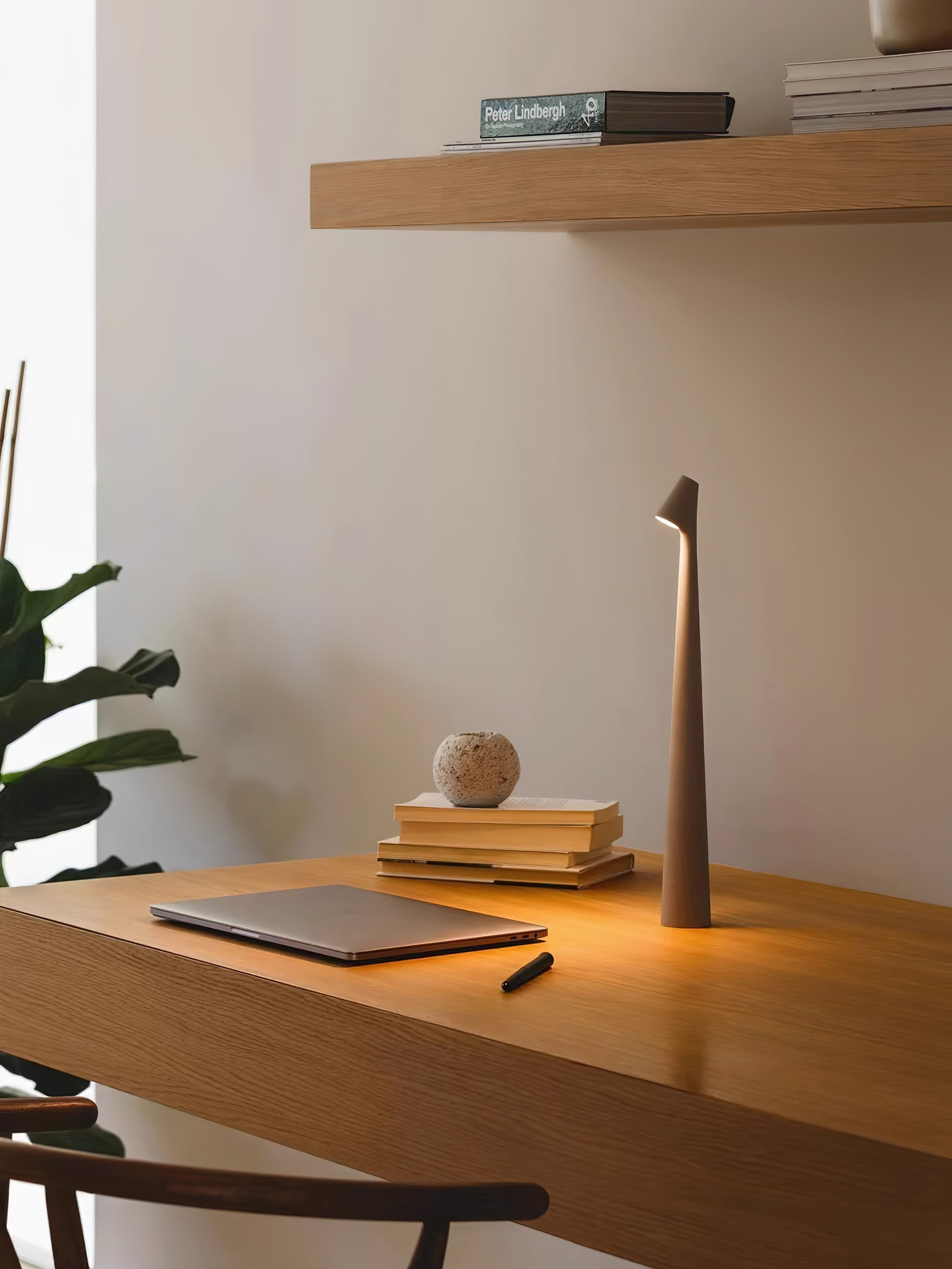 Nirerora Acrylic Minimalist Table Lamp