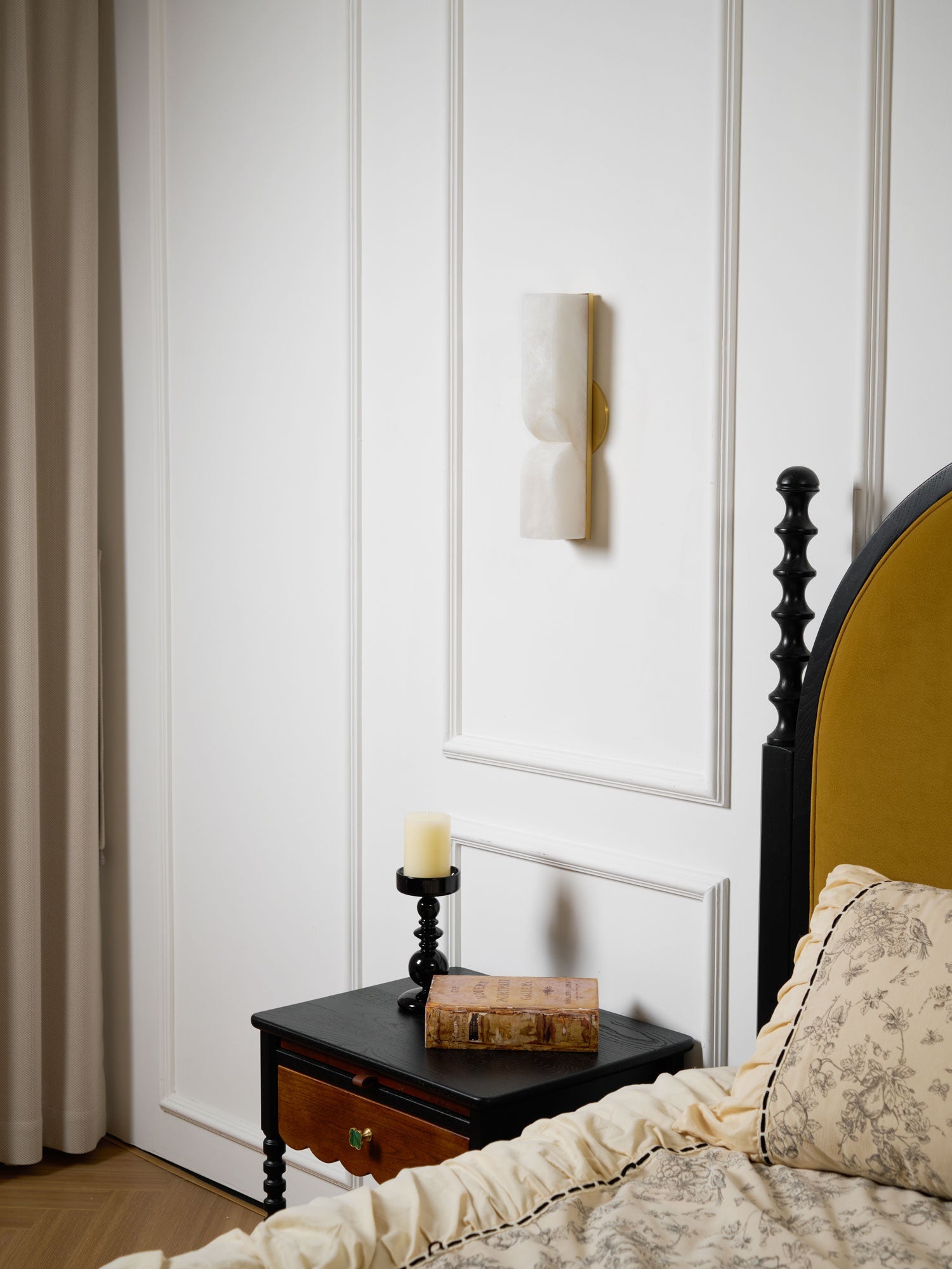 Niveelle Alabaster Rectangular Wall Lamp