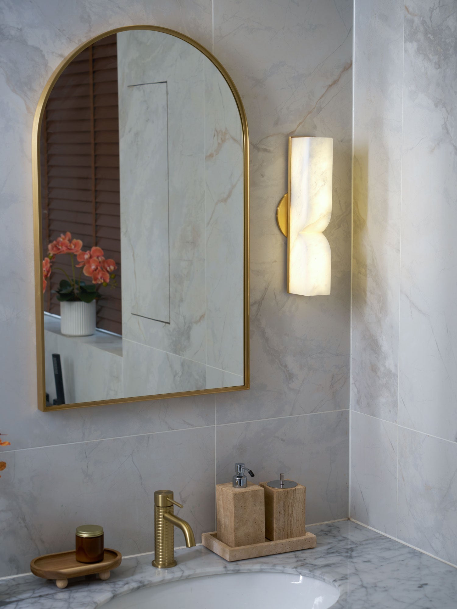Niveelle Alabaster Rectangular Wall Lamp