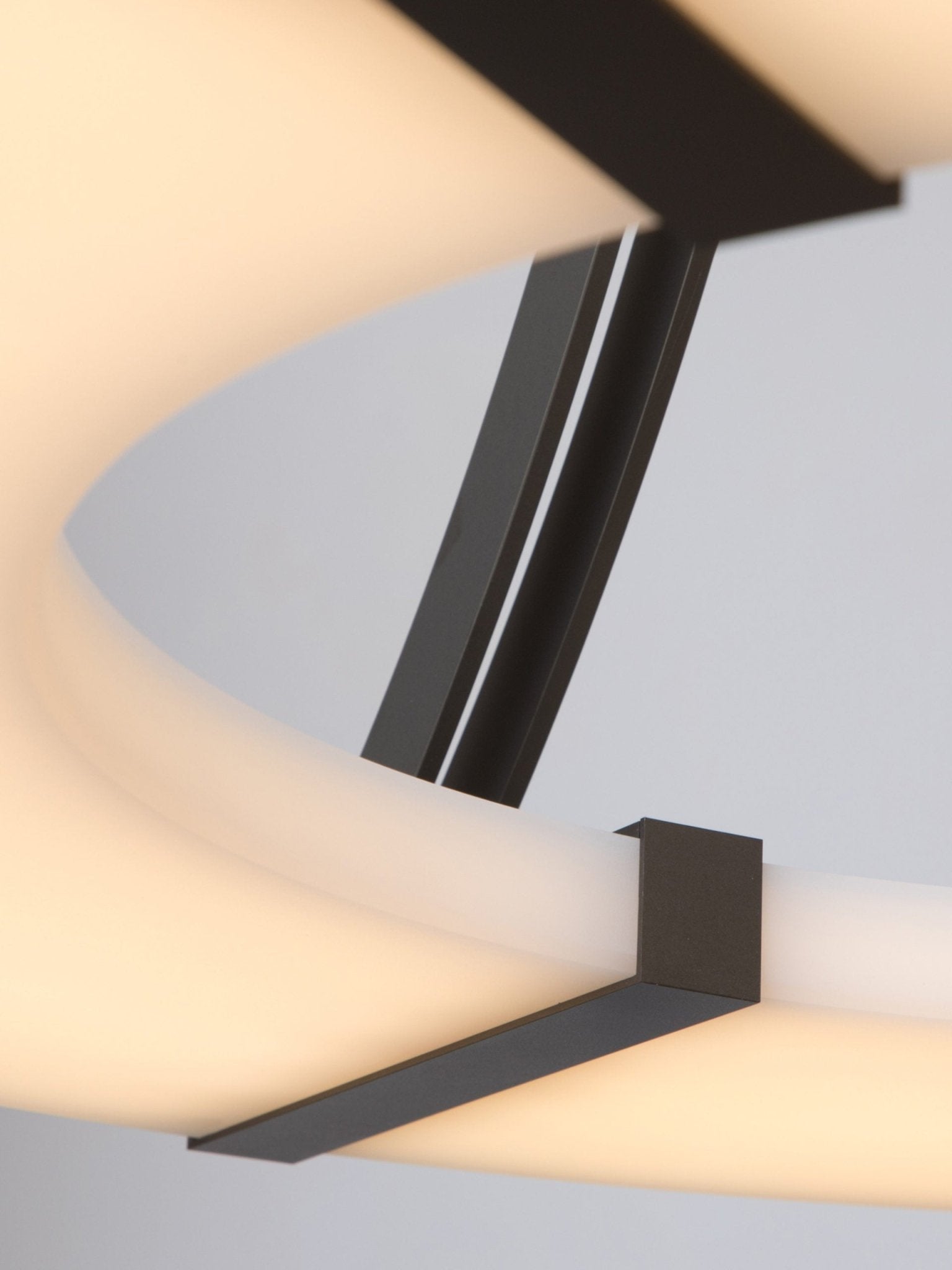Faelor Alabaster Ring Pendant Light