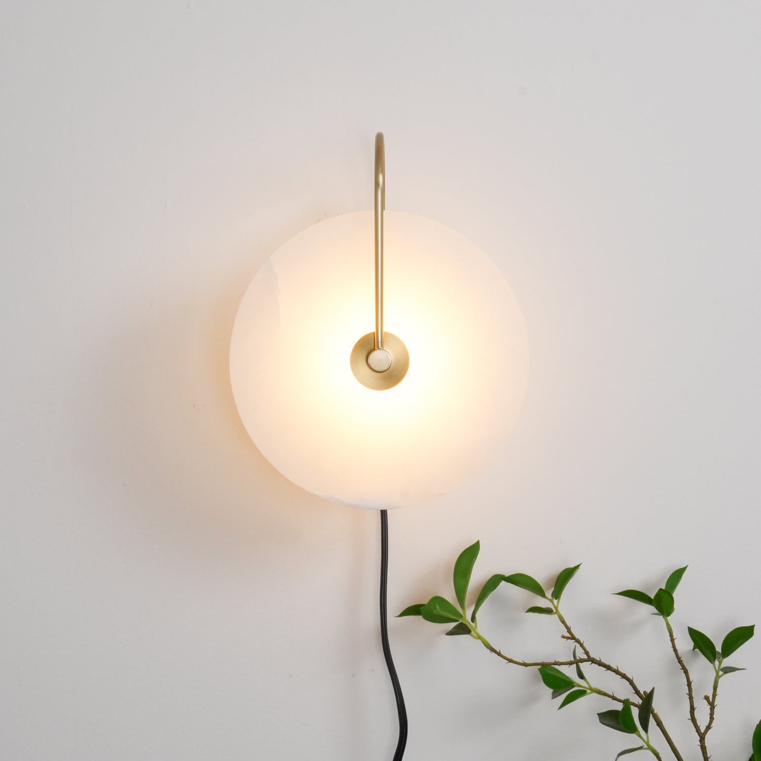 Ceraeyra Alabaster Globe Wall Light - Neutral Decor