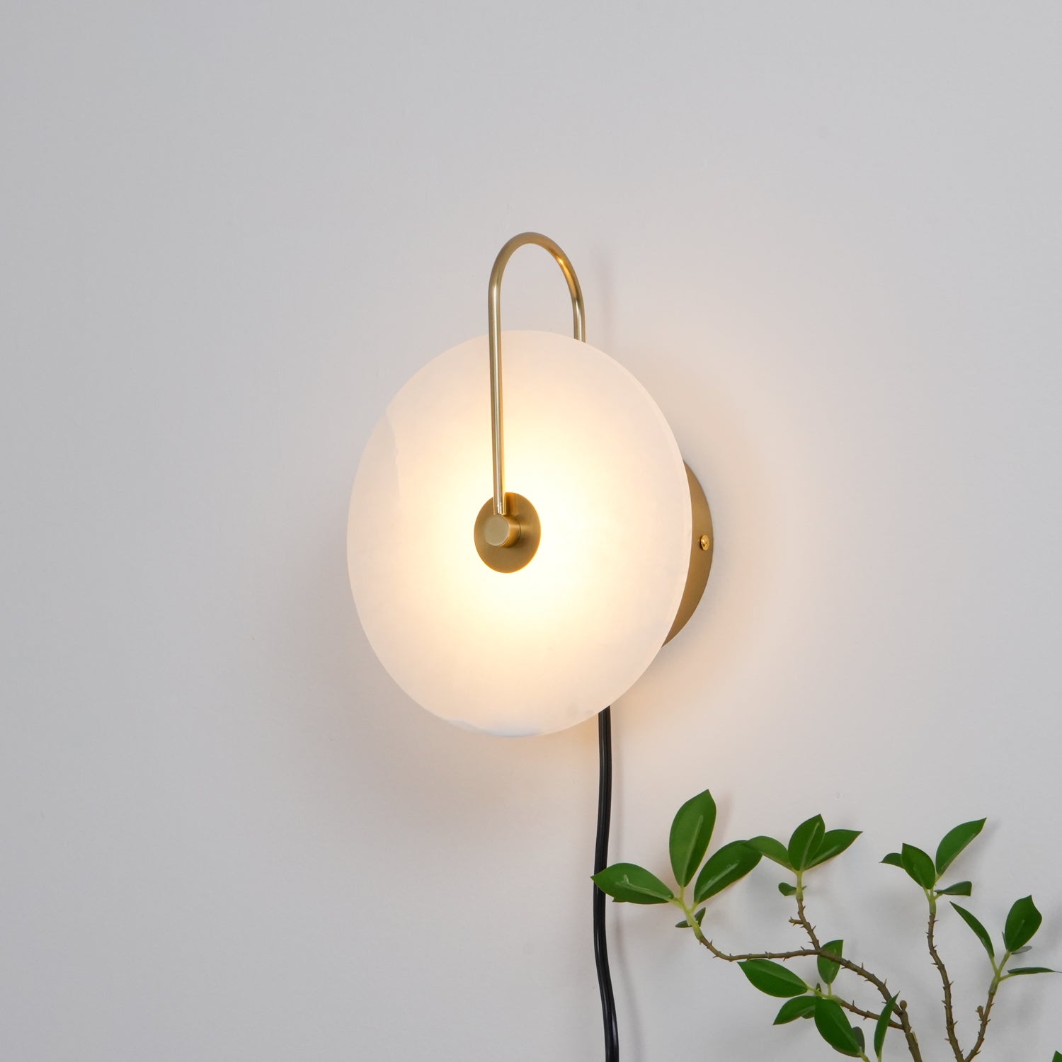 Ceraeyra Alabaster Globe Wall Light - Neutral Decor
