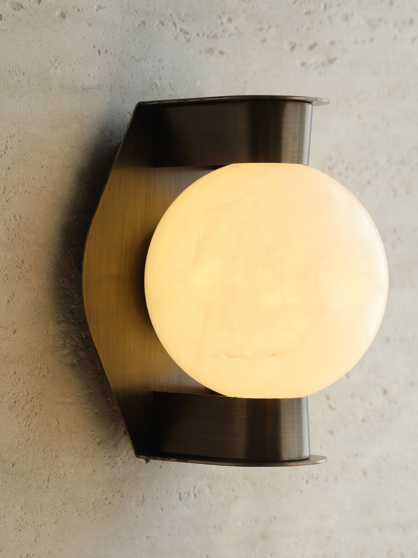 Caldrien Alabaster Orb Alabaster Sconce