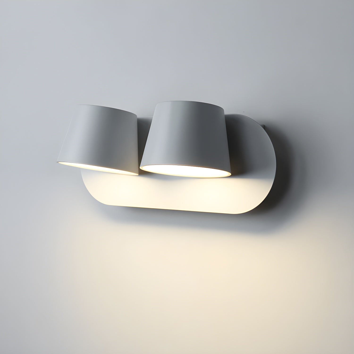 Aurlaeir Adjustable Plug-in Wall Lamp