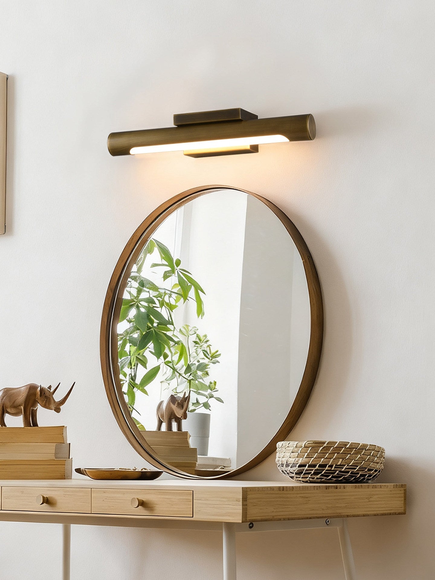 Solerelia Brass Wall Light