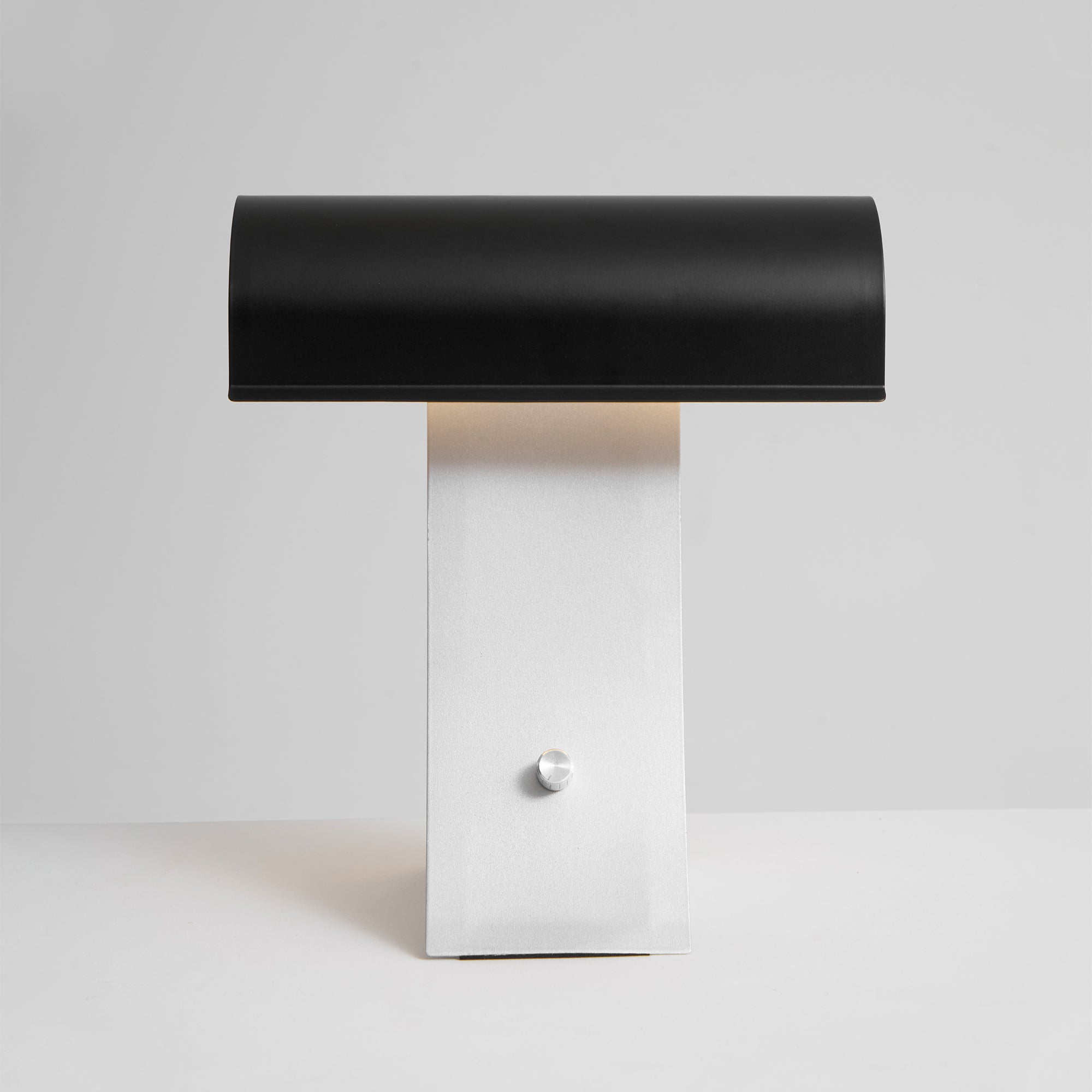 Noirvian Table Lamp