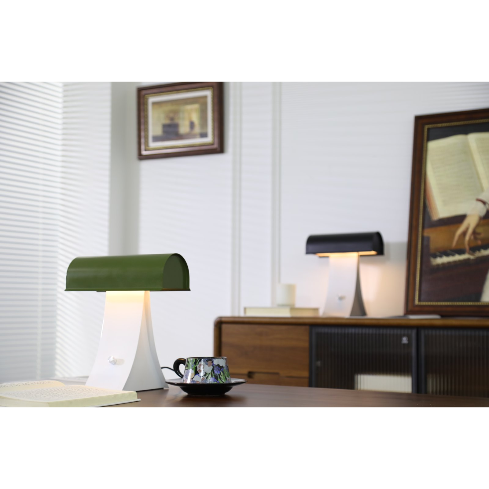 Noirvian Table Lamp