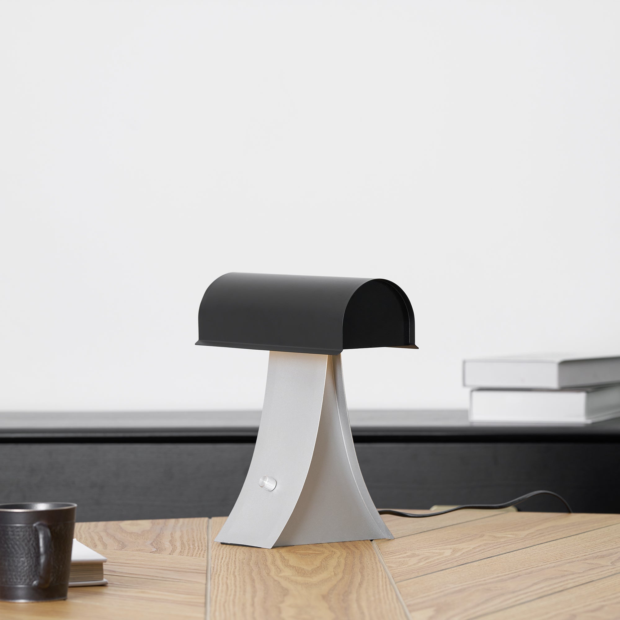 Noirvian Table Lamp