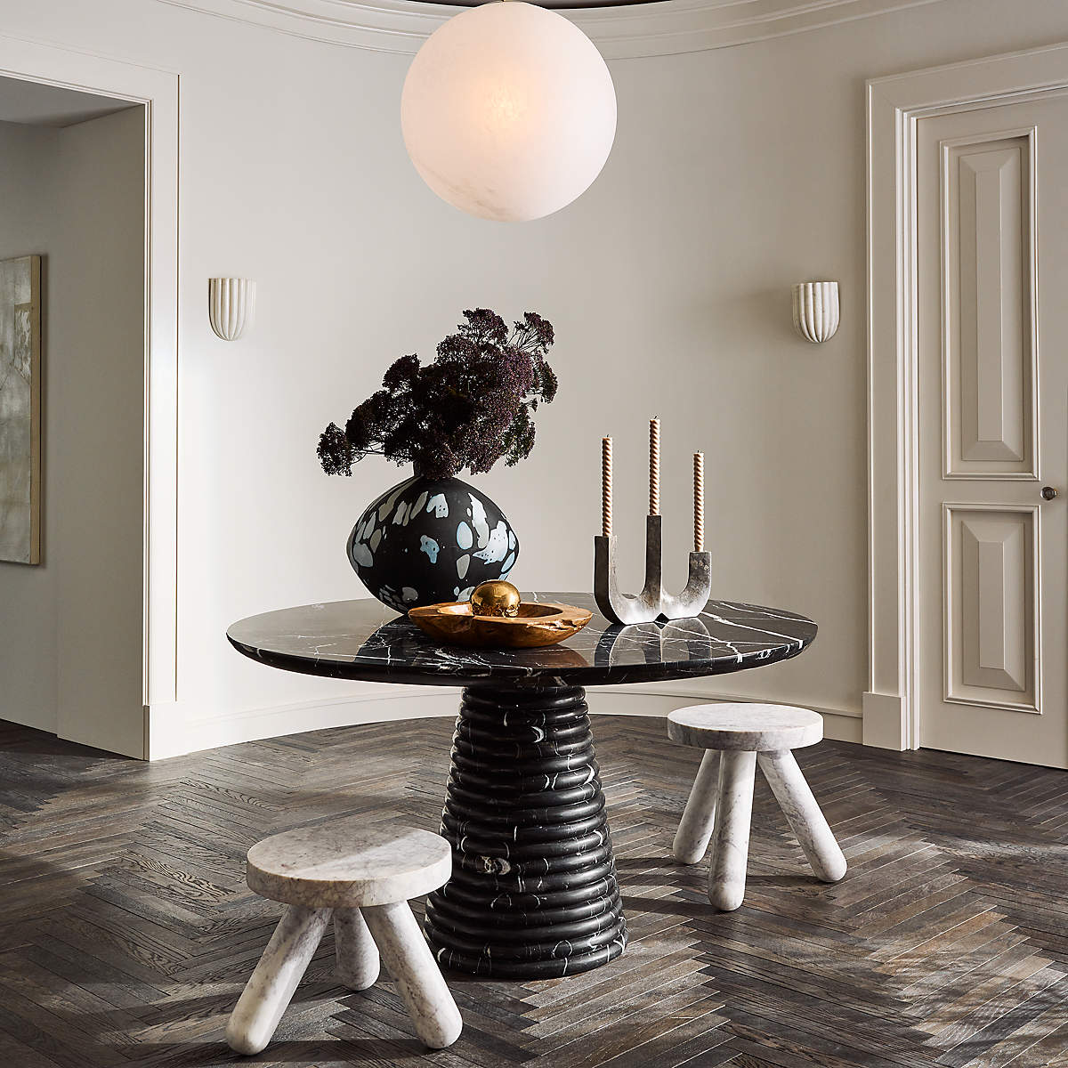Tinduvys Elegance Ariel Single Marble Fluted Wall Lamp