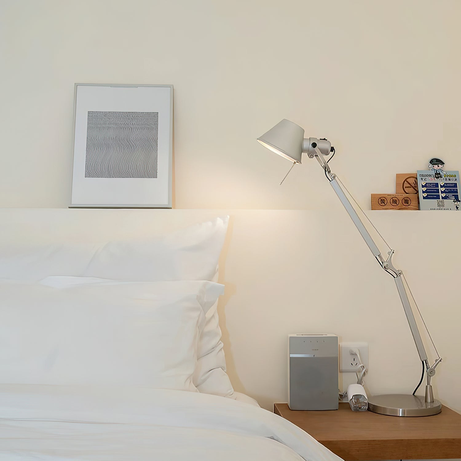 Caldervale Articulated Aluminum Table Lamp