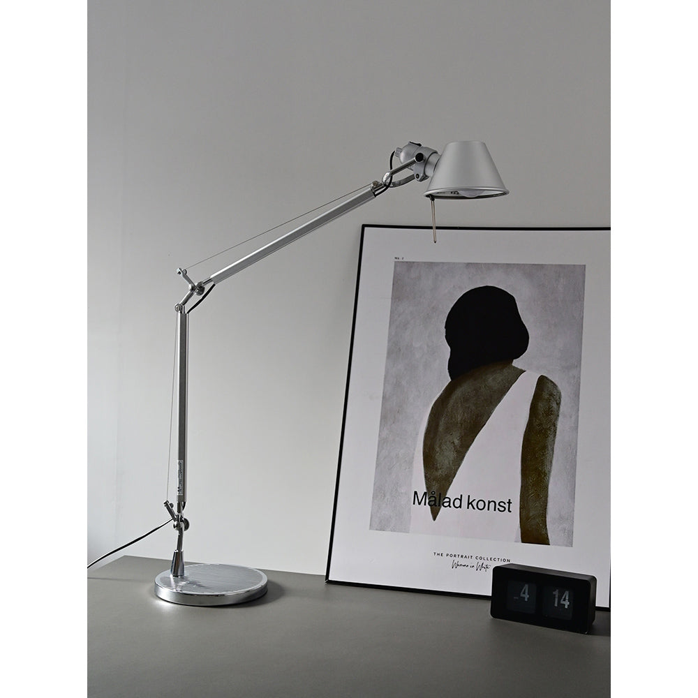 Caldervale Articulated Aluminum Table Lamp