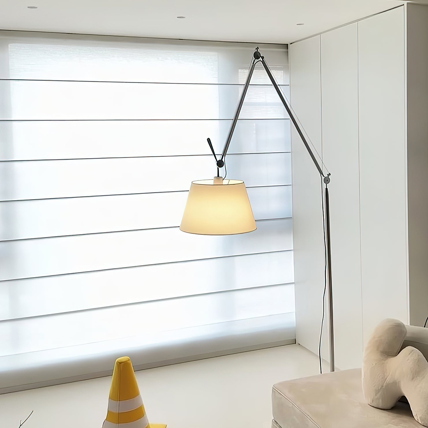 Orelinelia Floor Lamp