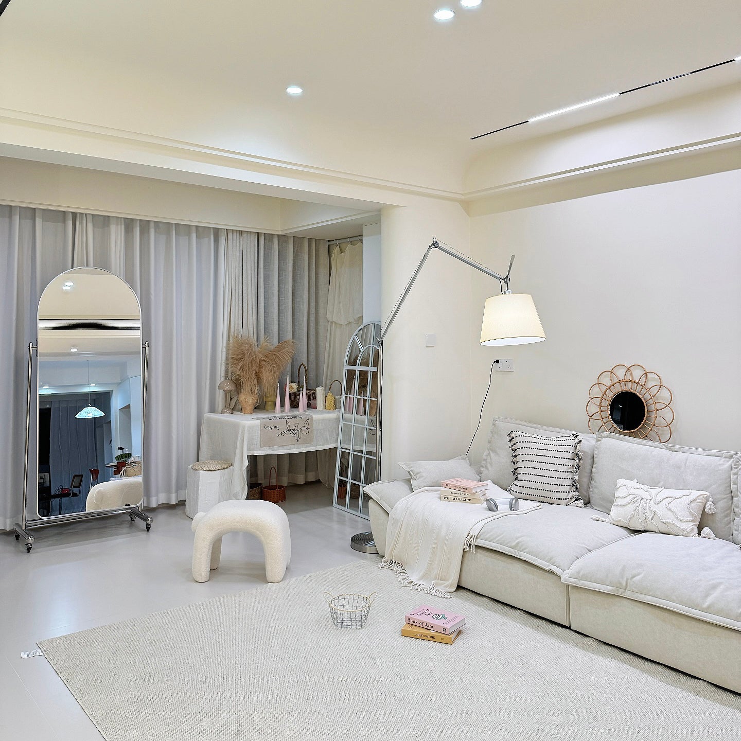 Orelinelia Floor Lamp
