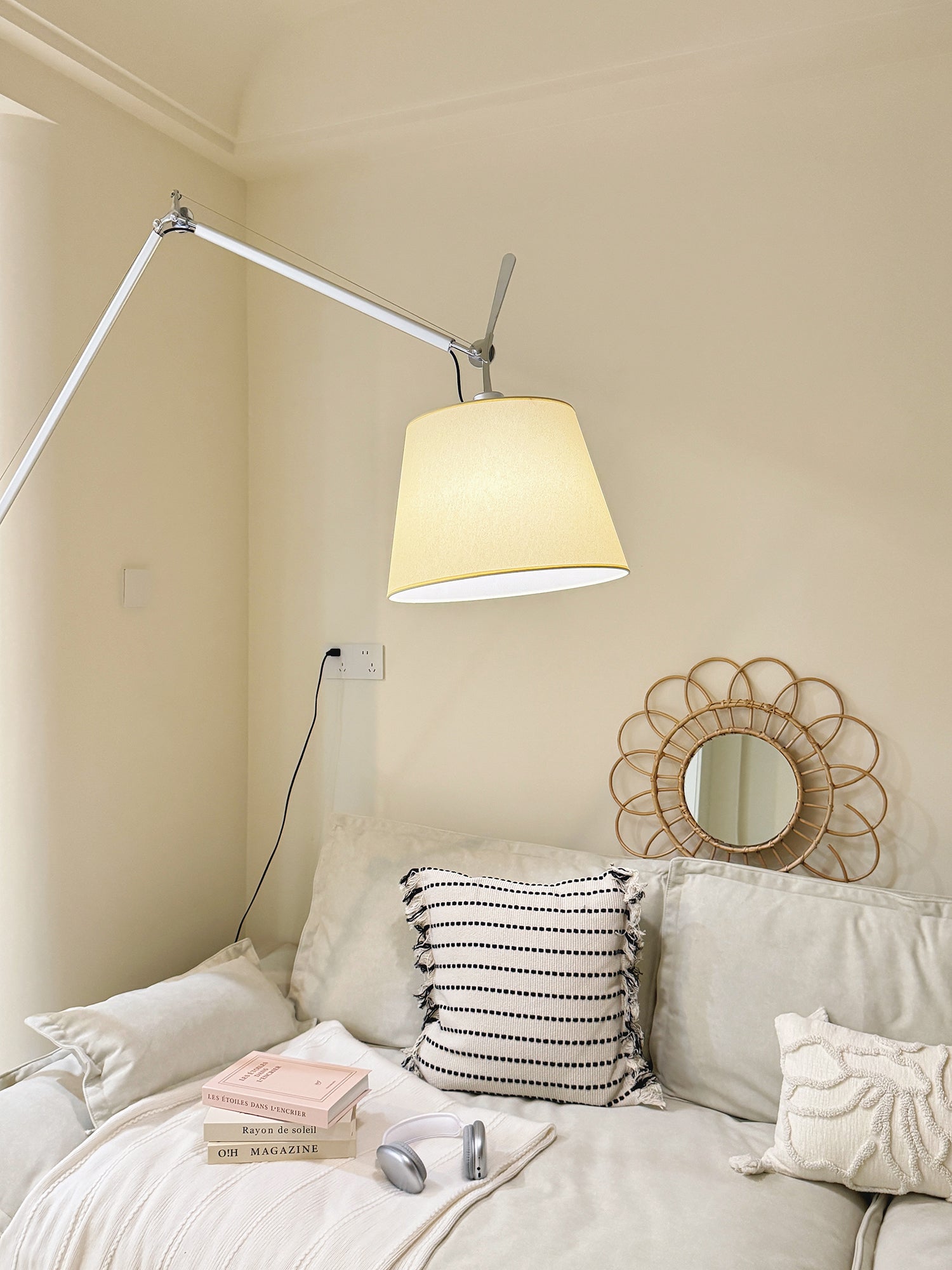 Orelinelia Floor Lamp