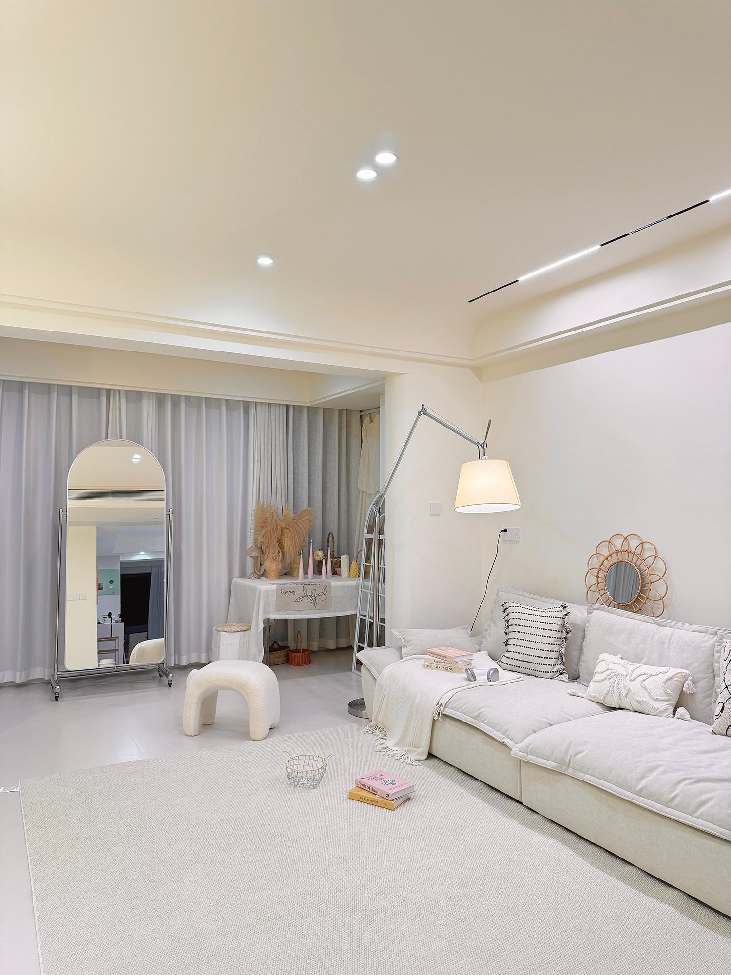 Orelinelia Floor Lamp