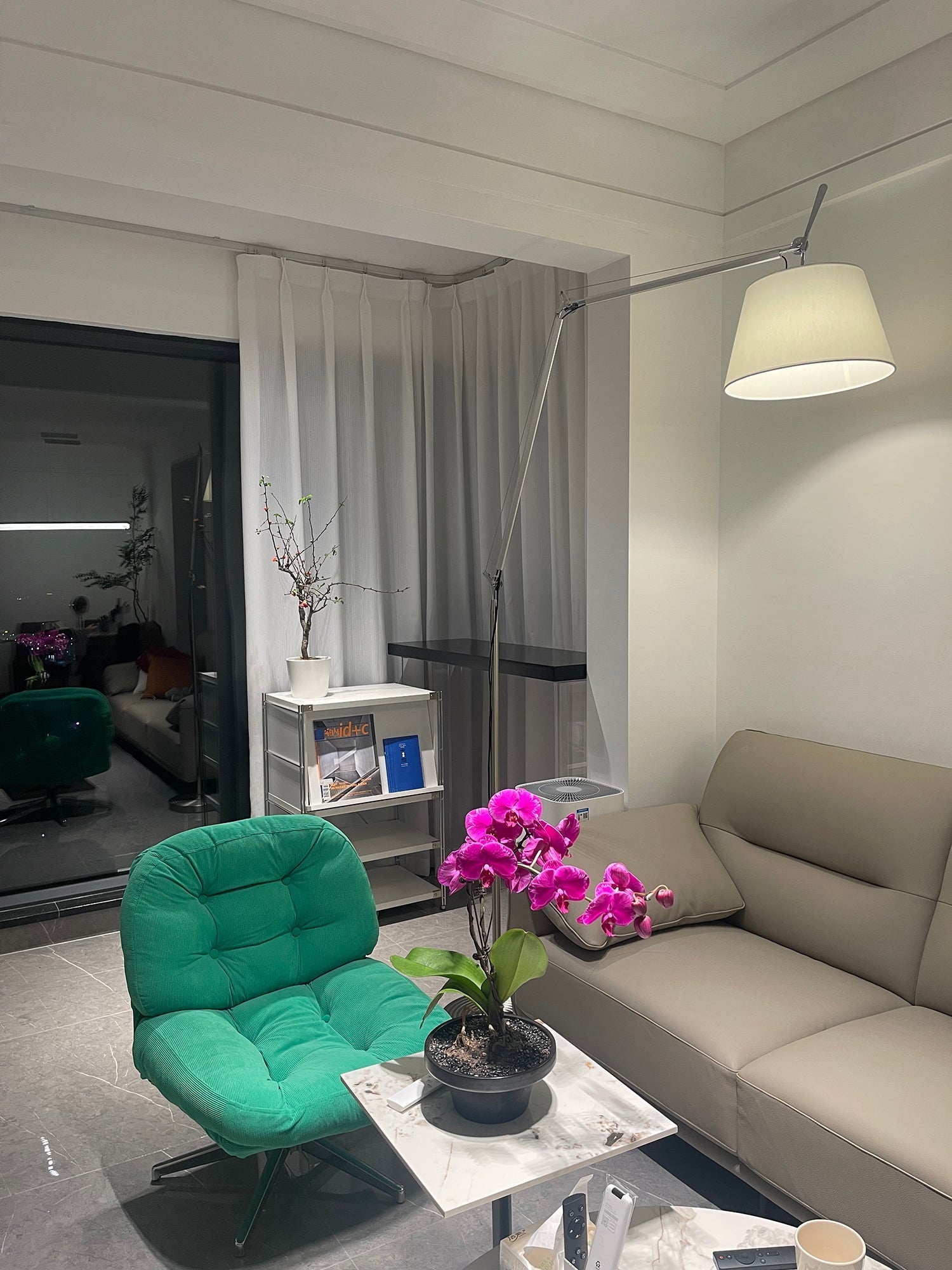 Orelinelia Floor Lamp