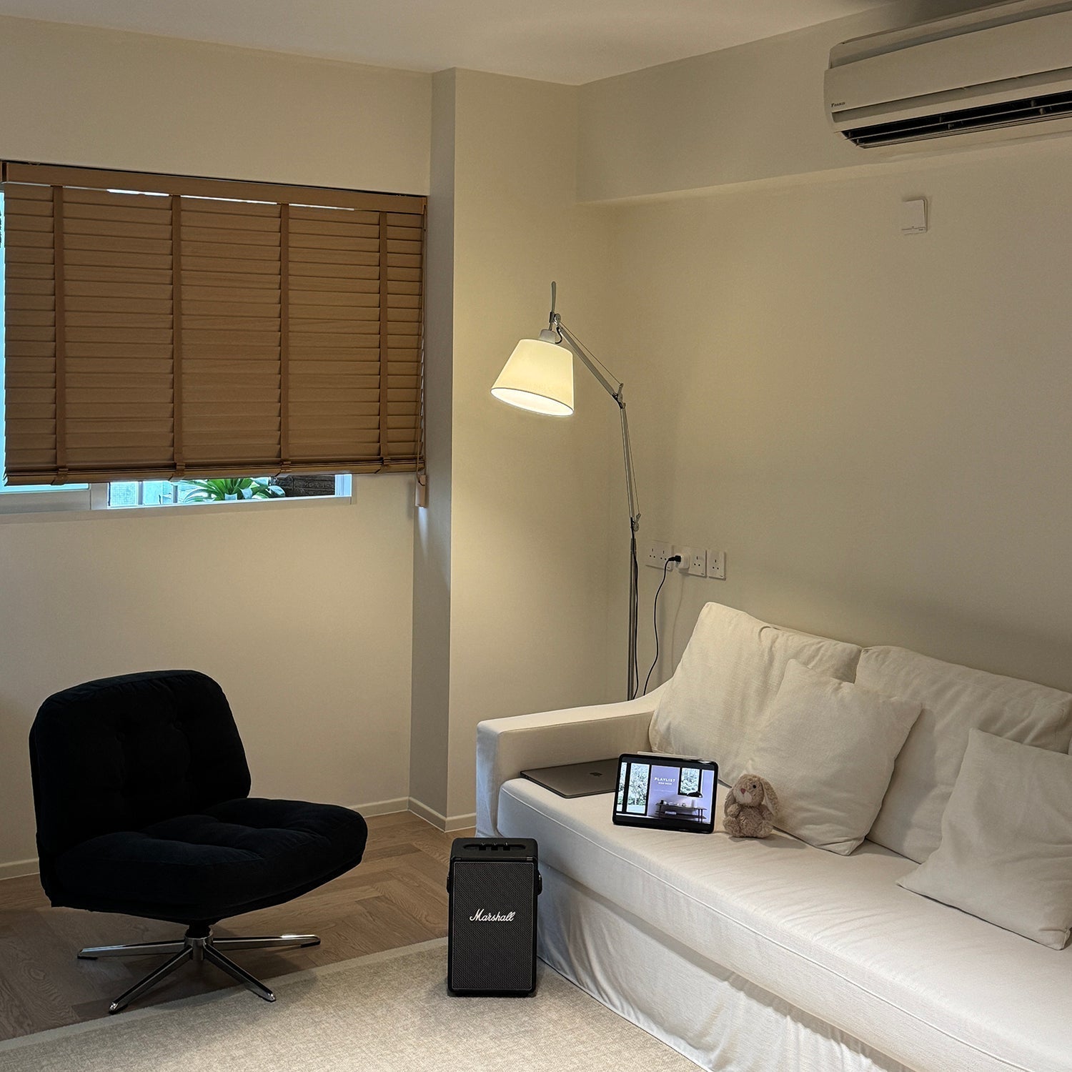 Orelinelia Floor Lamp