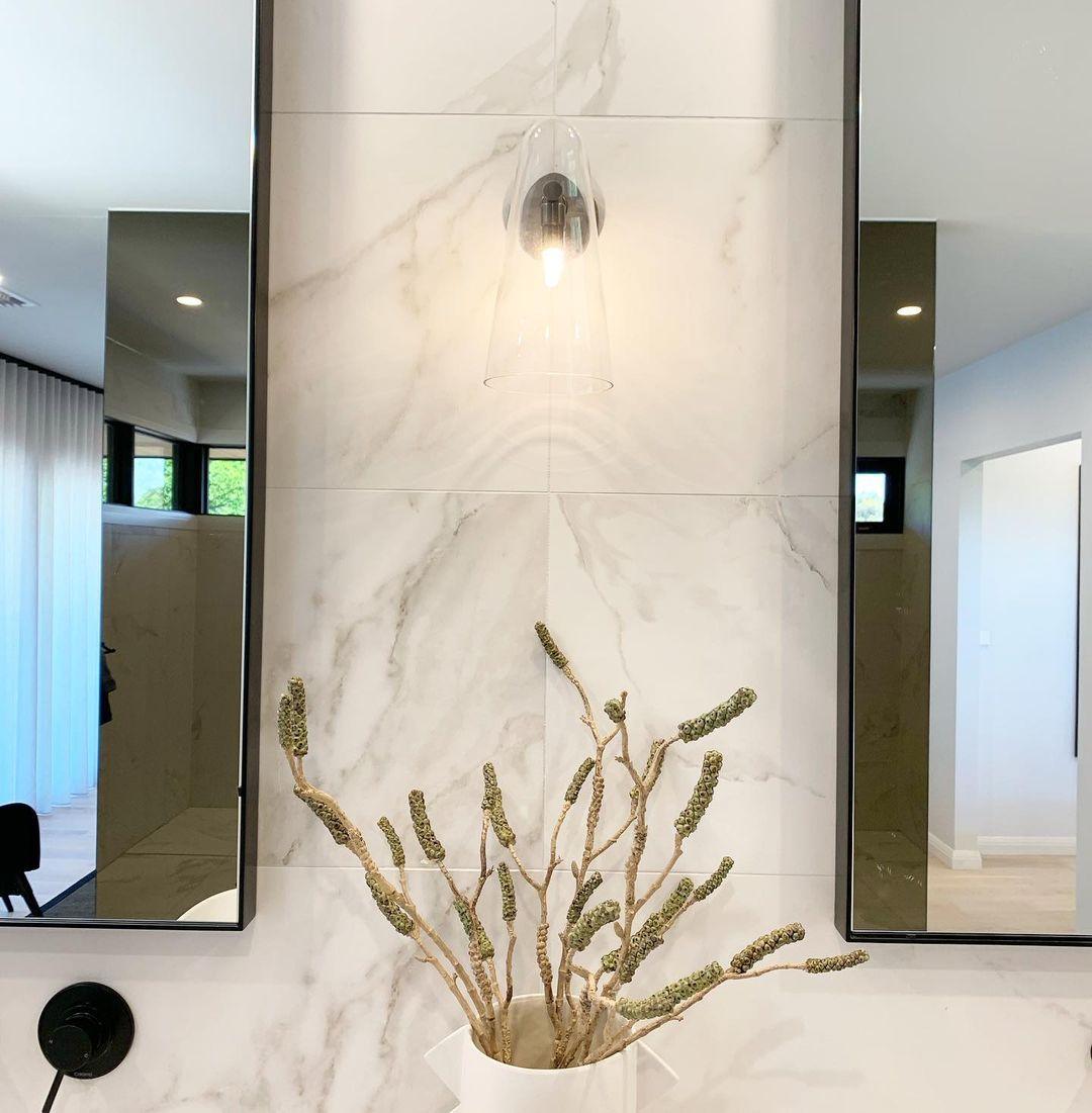 Lioririella Conical Glass Wall Lamp
