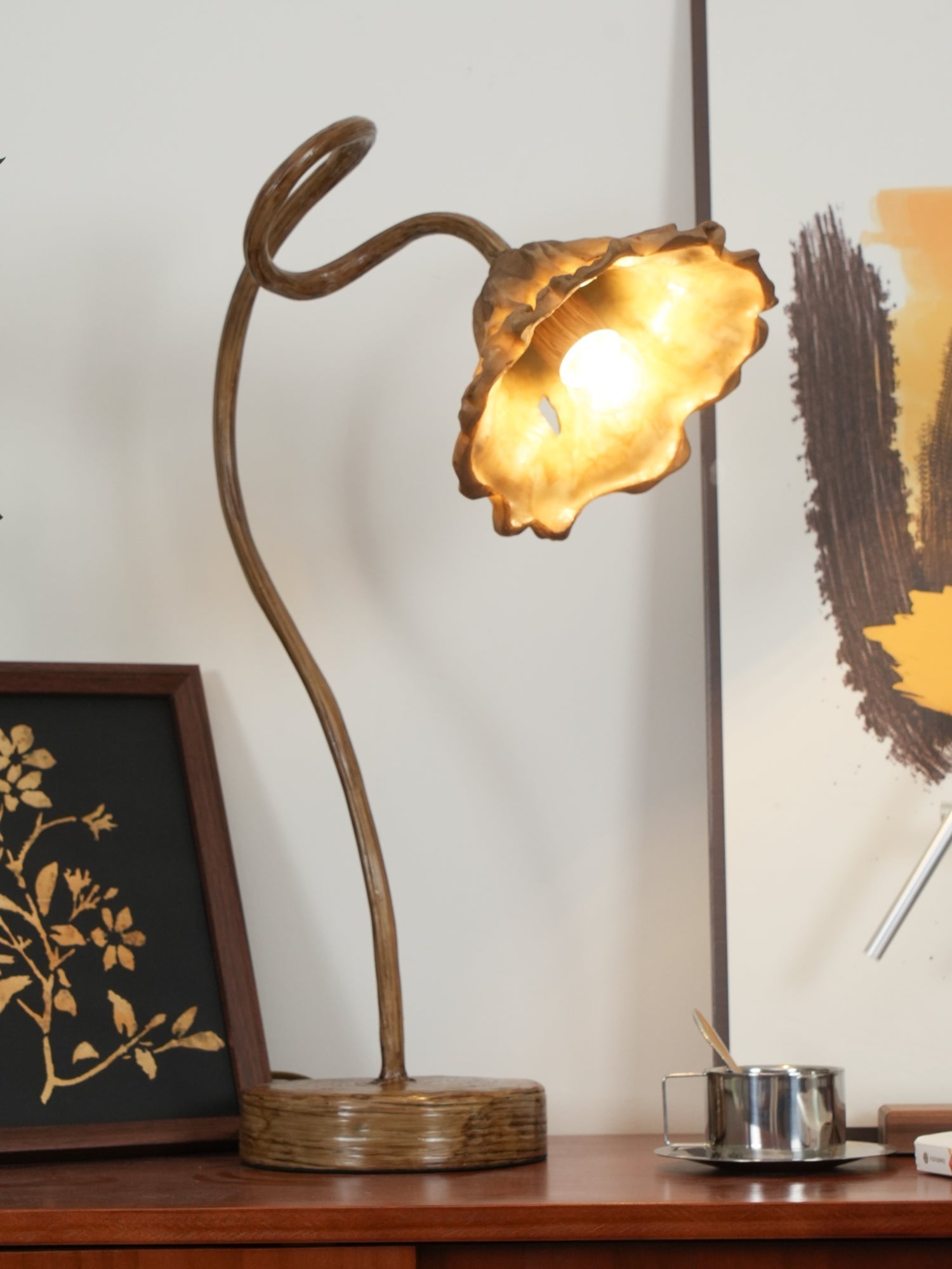 Velanella Resin Table Lamp