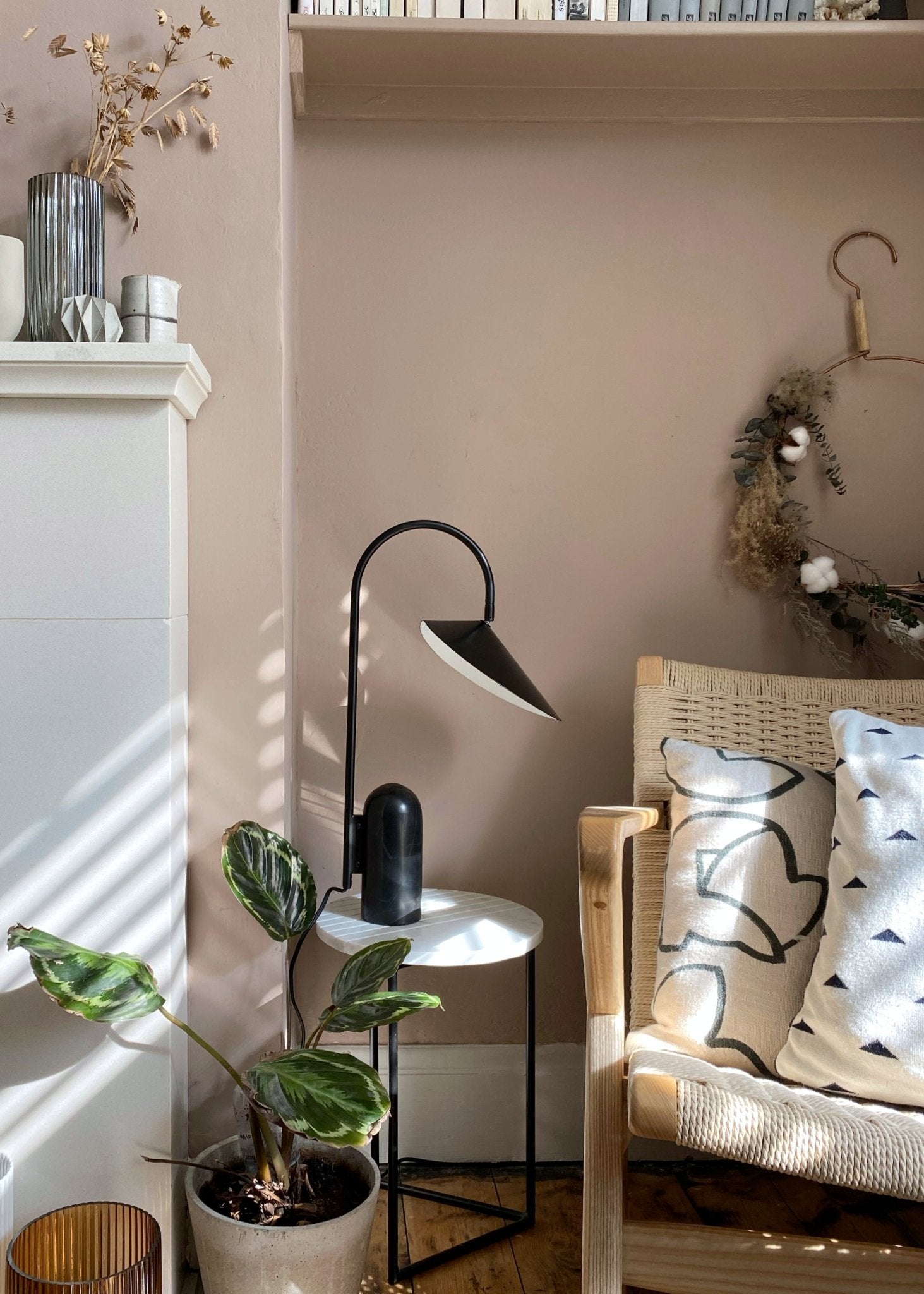 Selva Arc Leaf Table Light
